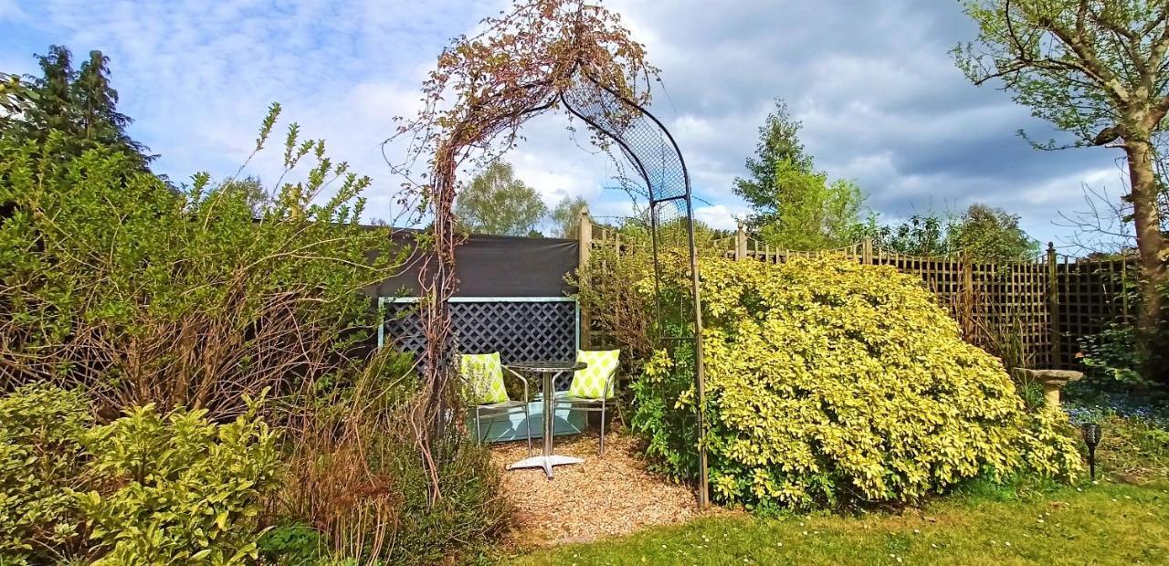 Lions Lodge: Great Location With Hot Tub Ringwood Exterior photo