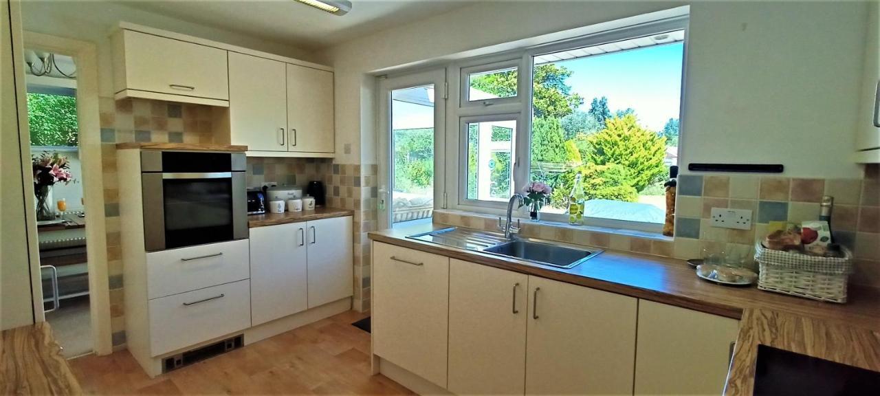 Lions Lodge: Great Location With Hot Tub Ringwood Exterior photo