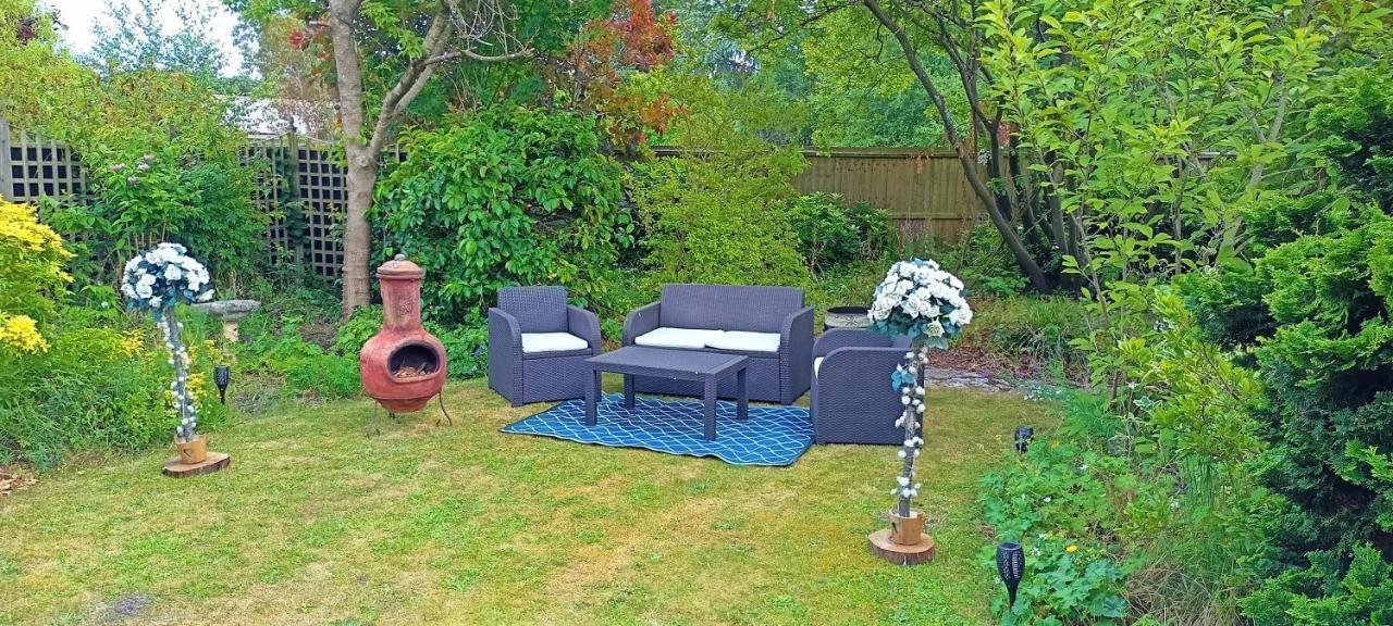 Lions Lodge: Great Location With Hot Tub Ringwood Exterior photo