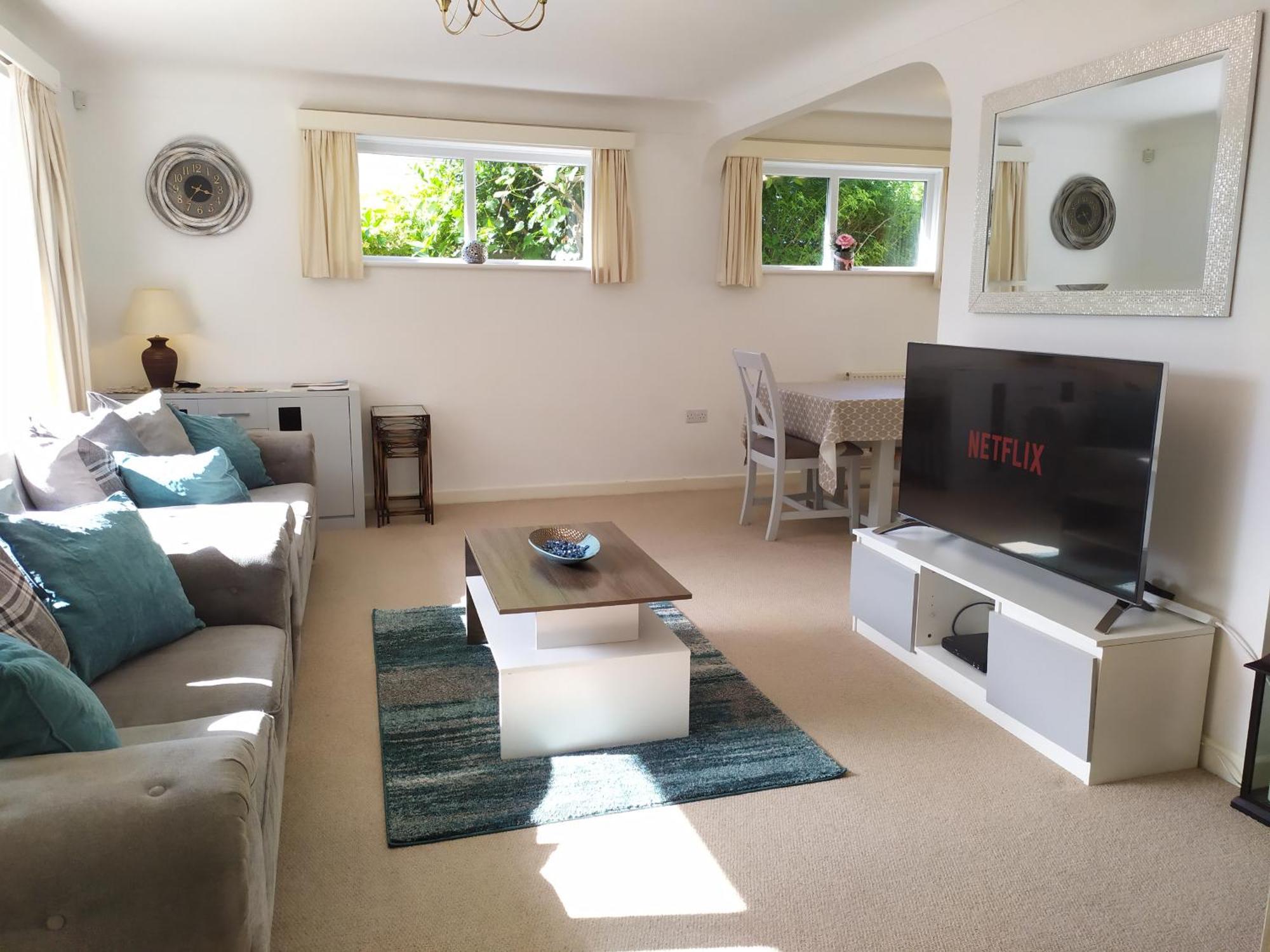 Lions Lodge: Great Location With Hot Tub Ringwood Exterior photo